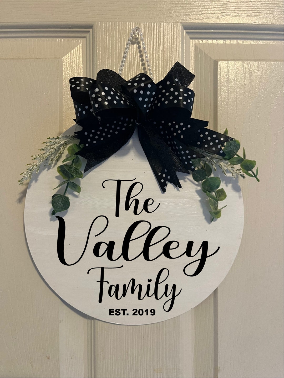Personalized Family Name Door Sign, 10in Minimalist Wreath - Etsy