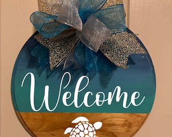 Beach welcome decor with sea turtle. Beach house door decor. Coastal wreath.