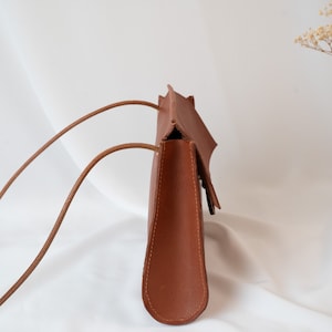 Crossbody shoulder bag Leather purse for women Handstitched leather with wood Amber terricotta leather image 4