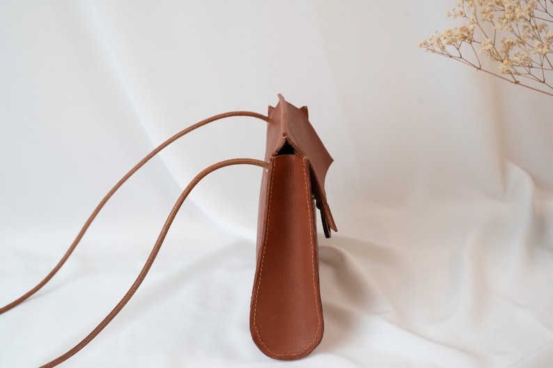 Crossbody shoulder bag Leather purse for women Handstitched leather with wood Amber terricotta leather image 4