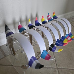 Gestreifte Pride-Themed Horn Stirnbänder
