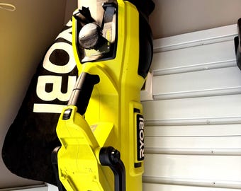 Soporte para aspiradora sopladora sin escobillas Ryobi de 40 V HP para paneles de pared Gladiator / Archivo STL digital / RY404150