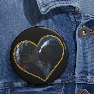 Kiss Heart Pin