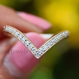 Vintage Chevron Round Moissanite Curve Wedding Band V Shape Staking Ring Filigree Pattern Curve Wedding Band Matching Band Anniversary Ring