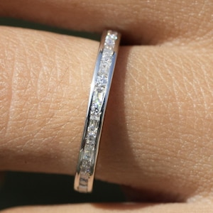 Baguette d&#39;éternité ronde en or 14 carats et bague d&#39;éternité ronde en moissanite Ensemble baguette baguette en or 14 carats Ensemble baguette baguette en or 14 carats
