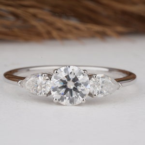 1.5CT Round Cut Moissanite engagement Ring 10K Gold Round Moissanite Diamond Ring 3 Stone Promise Ring Bridal Wedding Ring  Anniversary Ring
