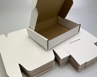 Paquete de 15 Cajas de Envío de Cartón Corrugado, Royal Mail Cajas Postales para Paquetes Pequeños, Negocios, Almacenamiento o Regalo (15,5x11x3,5CM,blanco/marrón)