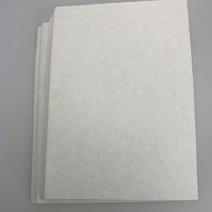 30 hojas de cartón corrugado blanco A4 con flauta E para embalaje, cartón kraft plano de 1,5 mm de grosor para envíos postales, manualidades, artes y embalajes