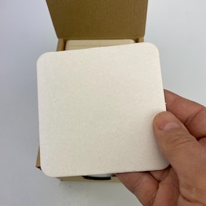 Posavasos absorbentes ZEZAZU de cartón blanco de 9 cm, cuadrados y de gramaje alto (paquete de 90) para bebidas, manualidades y mini tableros de dibujo.