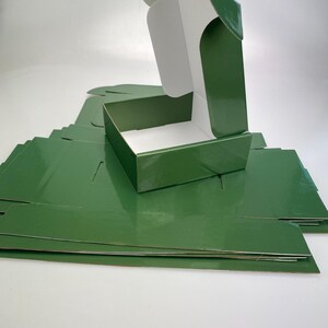 7 cajas de cartón corrugado de color verde (18 cm x 18 cm x 6,2 cm, verde/blanco) para envíos, cajas postales para paquetes pequeños, para negocios, almacenamiento o regalos.