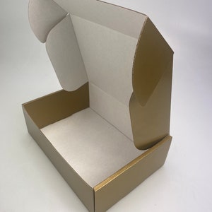 5 cajas de cartón corrugado para envíos, cajas postales de Royal Mail para paquetes pequeños, para negocios, almacenamiento o regalos (25 x 17 x 8 cm, dorado/blanco)