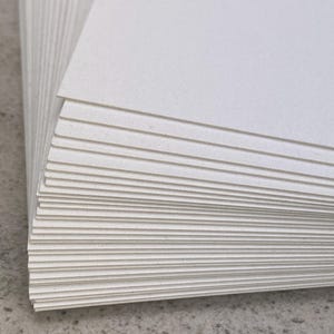 A5 35 pcs x Folhas de papelão branco de 21 cm x 14 cm - 350 gsm Papelão para artesanato, artes e qualquer projeto. Espessura 0,51 mm. reciclável.