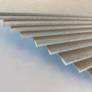 10 cartes pour tableau gris de 2 mm, feuilles de 18 cm x 18 cm (7 x 7 pouces) de 2 mm d'épaisseur - pour le bricolage, les arts et l'emballage