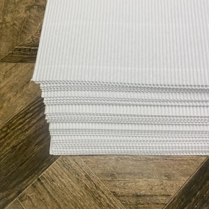 30 peças A4 abertas E-flute branco / branco A4 folhas de papelão ondulado são ótimas para projetos de artesanato - Quadro para artesanato, artes e quaisquer projetos