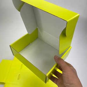 9 cajas de envío de cartón corrugado, cajas postales de Royal Mail para paquetes pequeños, para negocios, almacenamiento o regalos (16,5 x 14,5 x 6,5 cm, verde/blanco)