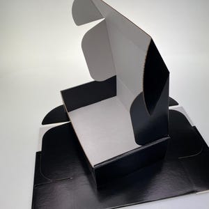 Paquete de 5 cajas de cartón corrugado negras, para correo, paquetería, negocios, almacenamiento o regalo (25 x 17 x 8 cm, negro/blanco)