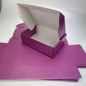 5 cajas de cartón corrugado para envíos, cajas postales de Royal Mail para paquetes pequeños, para empresas, almacenamiento o regalos (25 x 17 x 8 cm, morado/blanco)