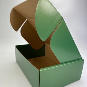 5 cajas de cartón corrugado para envíos, cajas postales de Royal Mail para paquetes pequeños, para empresas, almacenamiento o regalos (25 x 17 x 8 cm, verde/marrón)