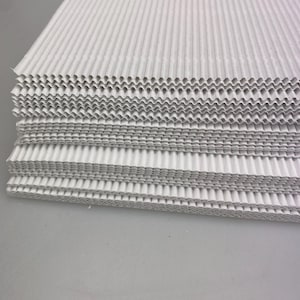 30 hojas de cartón corrugado blanco/blanco con flauta E abierta A5, ideales para proyectos de manualidades. Tablero para manualidades, artes y cualquier proyecto.