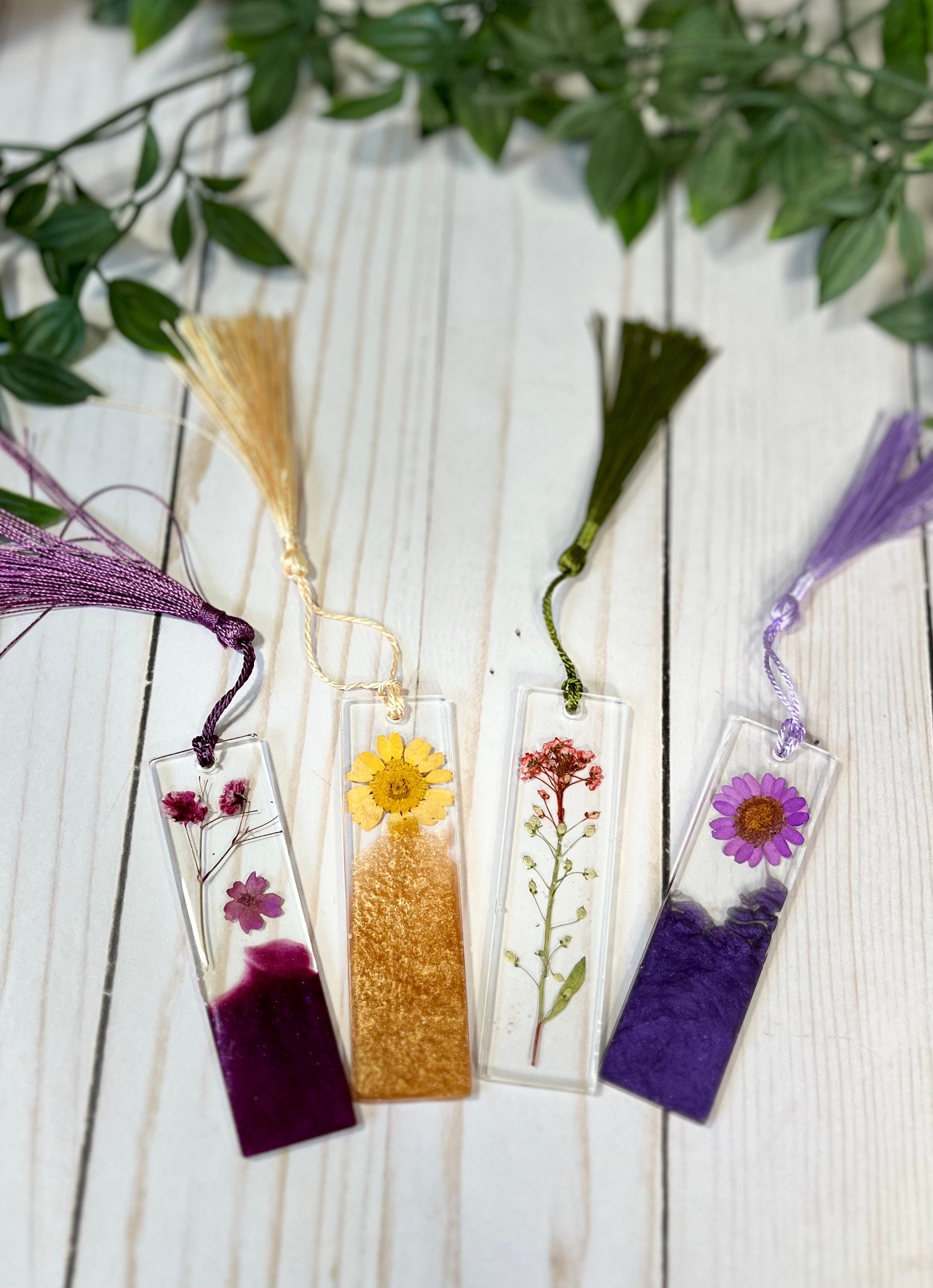 My hand made pressed flower resin bookmarks : r/crafts