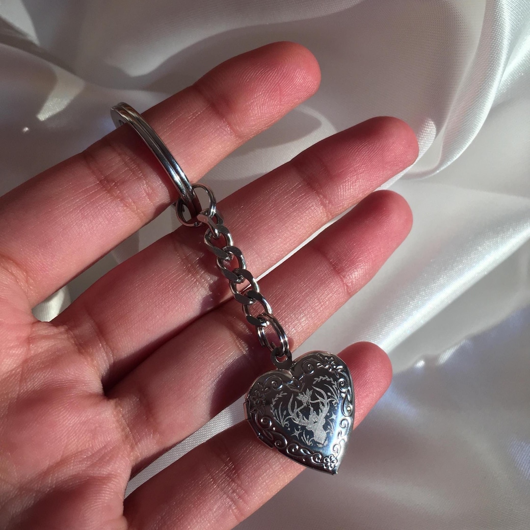 The Better World - Throne of Glass Locket Keychain - Aelin Galathynius Inspired Jewelry, Bookish Gifts, Romantasy