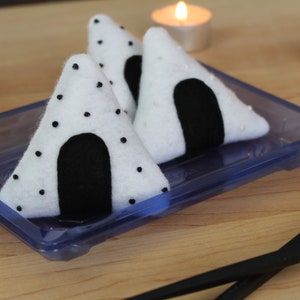 3x of the Onigiri Rice Ball Toys

We offer two variations of the Onigiri Rice Ball. Both feature the same design with the option of Black or White embroidered detail.