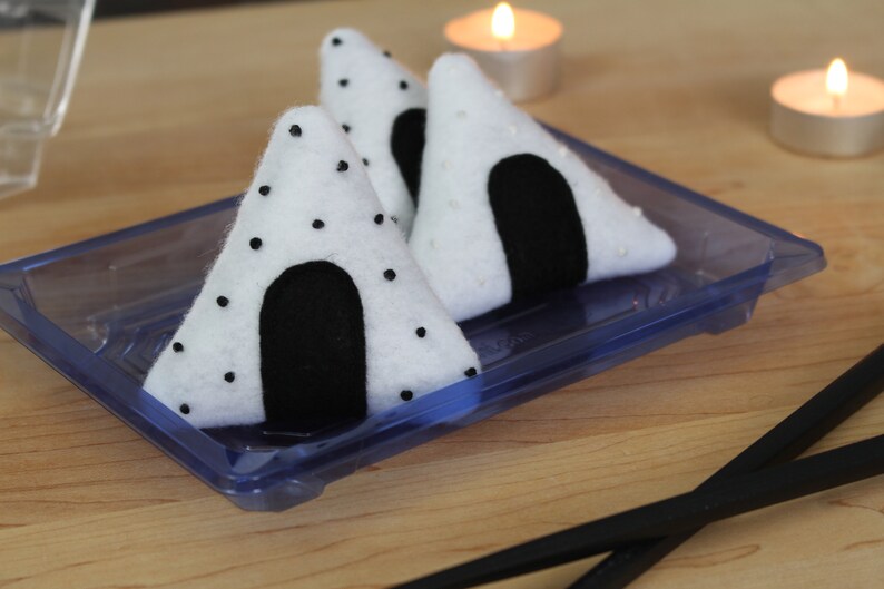 3x of the Onigiri Rice Ball Toys

We offer two variations of the Onigiri Rice Ball. Both feature the same design with the option of Black or White embroidered detail.