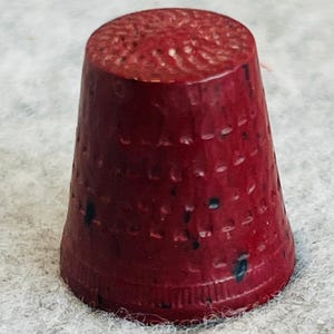 Vintage Bakelite Thimble: Collectible Early Plastic Sewing Notion, Retro Haberdashery Gift