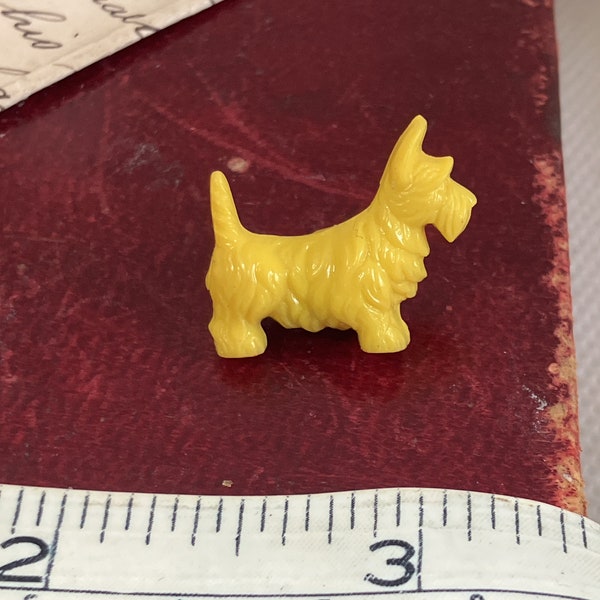 Vintage Scotty dog button, terrier button, realistic dog button