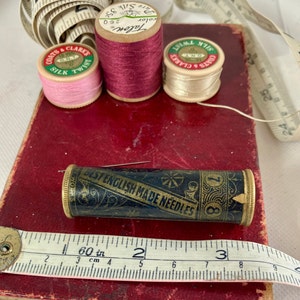 Antique needle dispenser Mitrailleuse needle holder