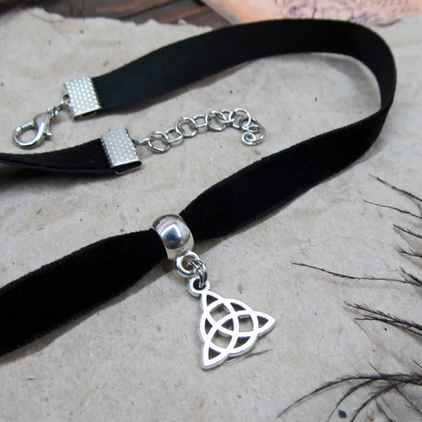 Triquetra choker Trinity Knot symbol Celtic Necklace Celtic charm choker Wicca Choker Black velvet choker Pagan pendant Magic amulet witch