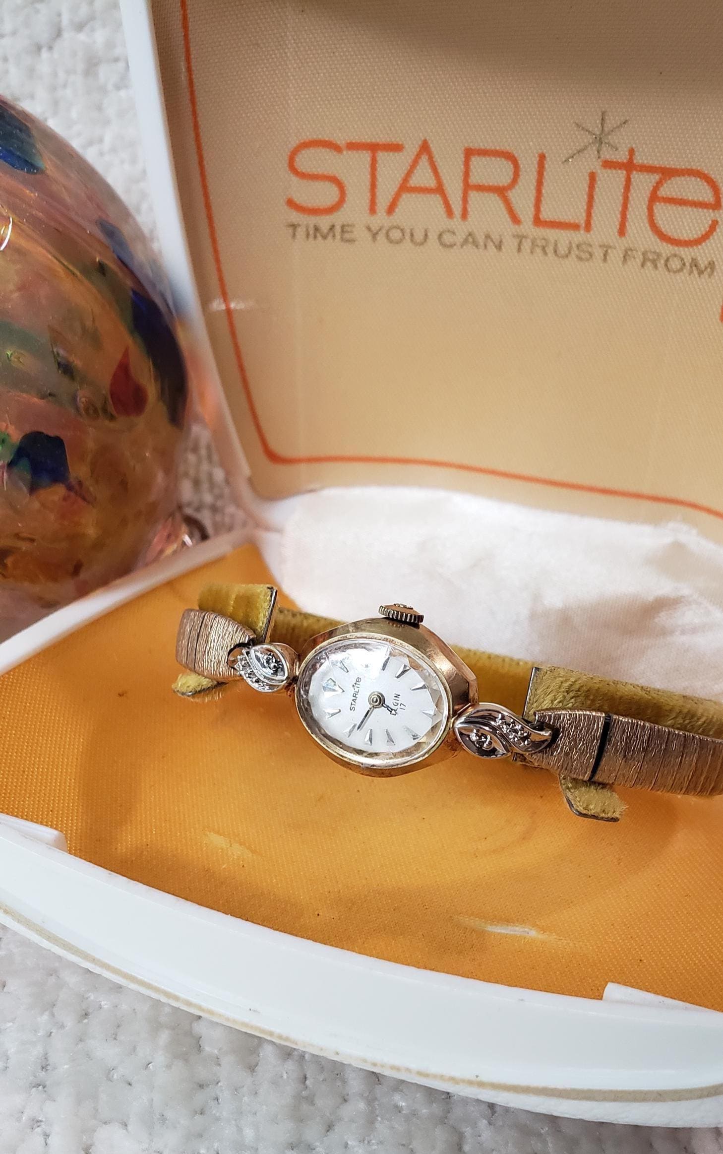 Vintage 1960s Elgin Starlite 10K Gold Diamond Cocktail Watch  display picture 1