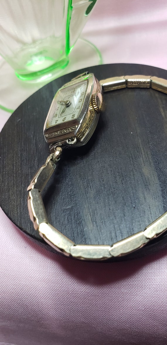 Montre Femme Bedford Art Déco - Boîtier Or Blanc 14 Carats, 15 Bijoux, Bracelet Nylon Noir