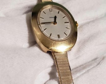 Vintage 1972 Caravelle by Bulova Ladies Mechanical Watch! Gold Tone Unique Oval Rounded Edge Case,  Fantastic Dainty Band! WORKS! SO COOL!!