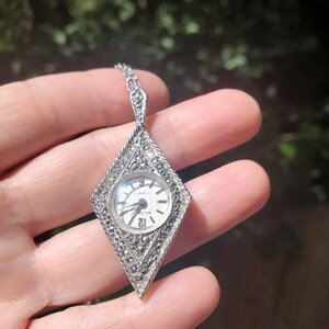 Vintage Ladies Pendant Watch Necklace! 17 Jewel Mechanical  display picture 3