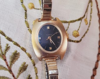 Working Vintage 1970s TIMEX Womens 30mm Black Face Oval 