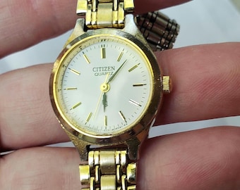 Classic Gold Citizen Quartz Glow in the Dark Calendar Watch  display picture 2