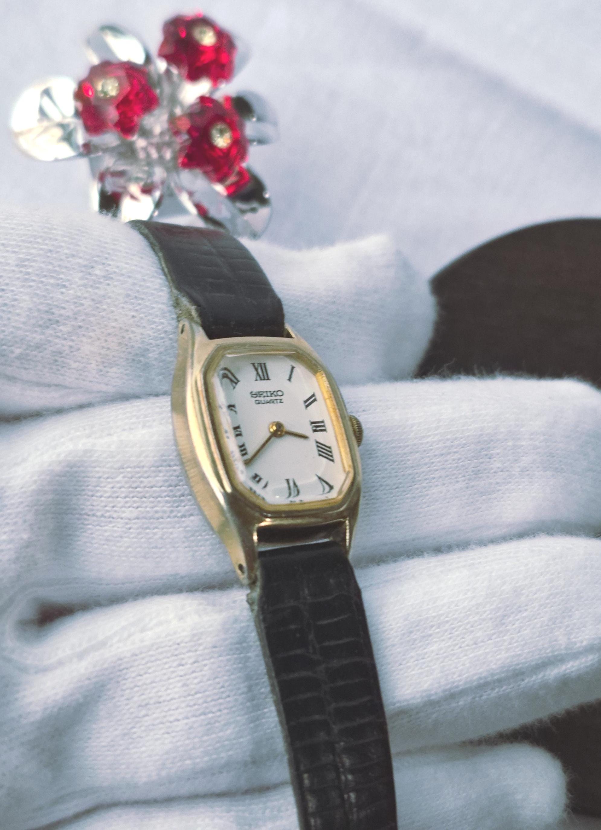 READY TO WEAR Dainty Neo Vintage 1980s SEIKO Roman Dial Quartz Tank Watch Women ❌SOLD❌ This were Seiko main image 3