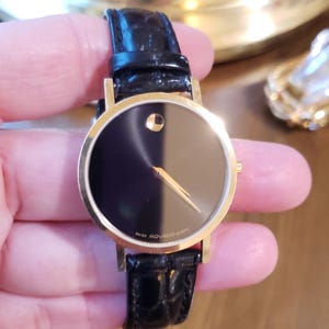 Beautiful Movado Museum Watch! Men&#39;s or Ladies! New Battery! Leather Band!! NEAR MINT!