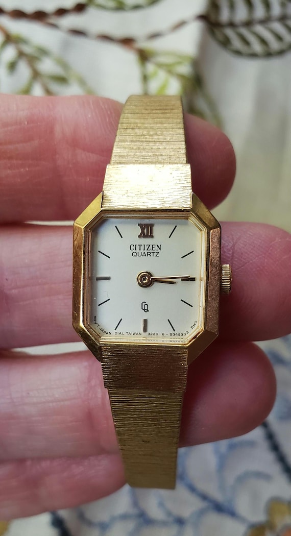 Vintage 1980s Citizen Quartz Watch: Gold Octagon Bezel, Pearly