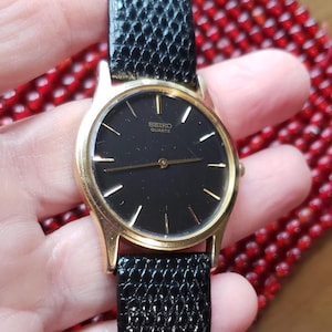 Vintage Seiko Men&#39;s Watch! 1980&#39;s Black and Gold, Leather Band. New Battery! 5Y30-7A79