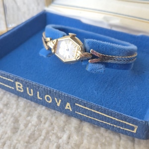 Gold Swiss Bulova - Etsy display picture 2