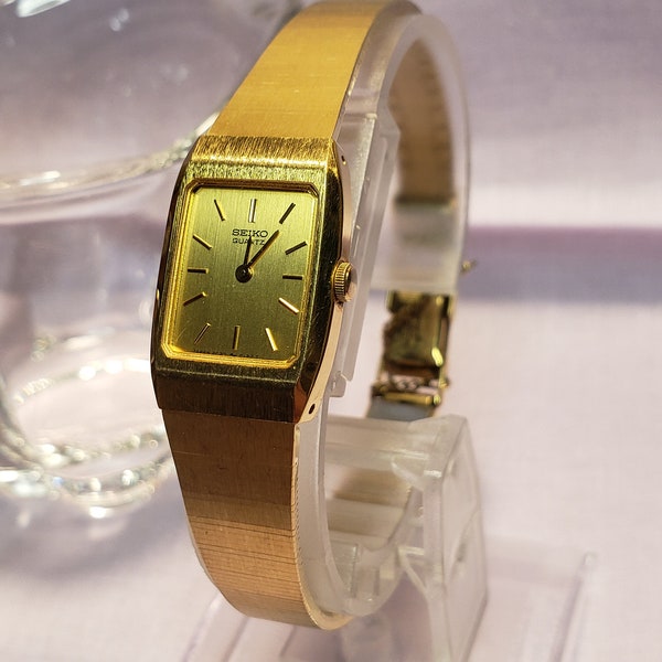 Vintage 1980's Dainty Gold Tone Seiko Rectangular Dial Ladies Watch! Mint Condition! New Battery! Very Classy!!