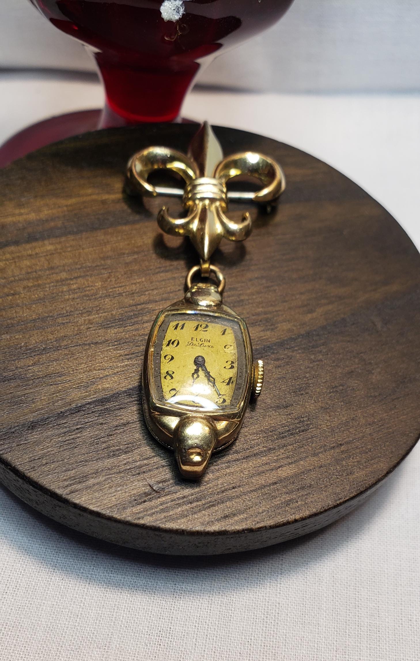 Vintage 1930s Elgin Deluxe 10K Gold Filled Nurse display picture 3