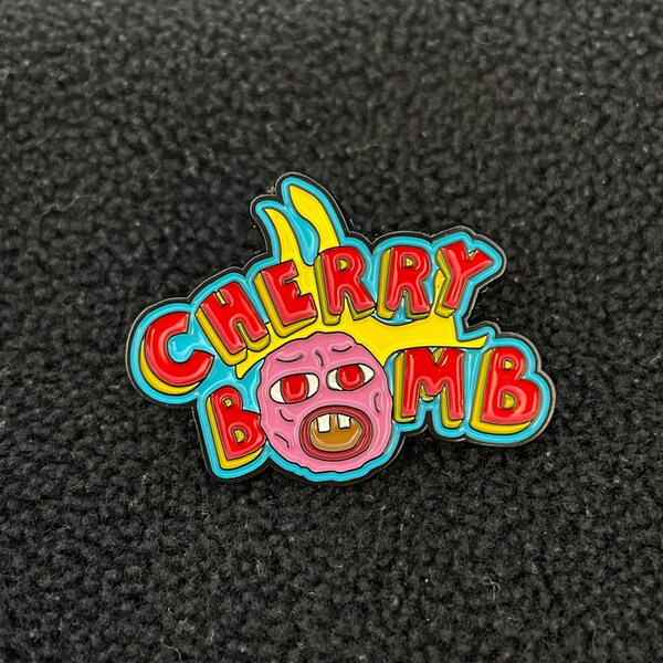 Tyler the Creator Cherry Bomb Emaille Pin – Hip Hop Accessoire zum Sammeln