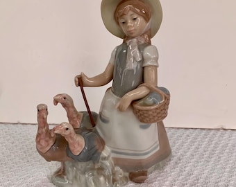 Lladro Porcelain Figurine #1180 “Little Girl With Turkeys”