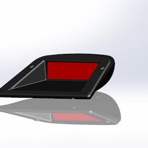 Op de afbeelding: Een zwart kunststof achterlicht met een rode reflectorlens.