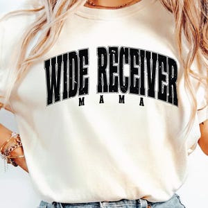ワイドレシーバーママ SVG PNG: フットボールママシャツカットファイル（デジタルダウンロード）