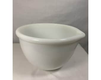 Vintage 6" Milk Glass Serving Mixing Bowl With Pour Spout Unbranded