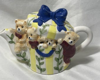Vintage Tea Nee Bears on Tea Pot By Cardinal Blue Bow/Retired
